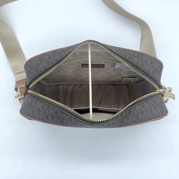 Michael Kors Kenly LG Pocket Xbody &Trifold Wallet - Picture 5 of 11